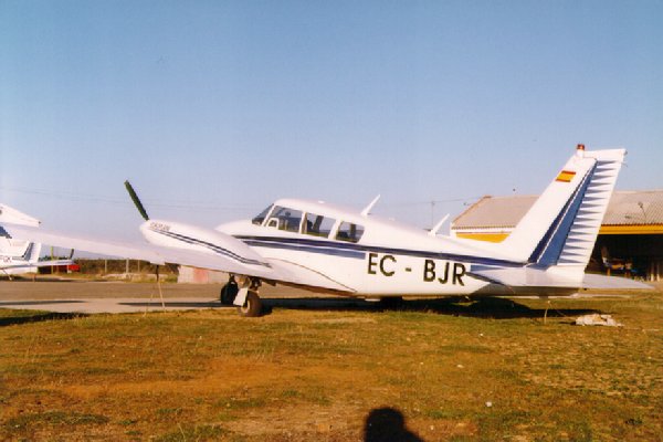 PIPER PA-30